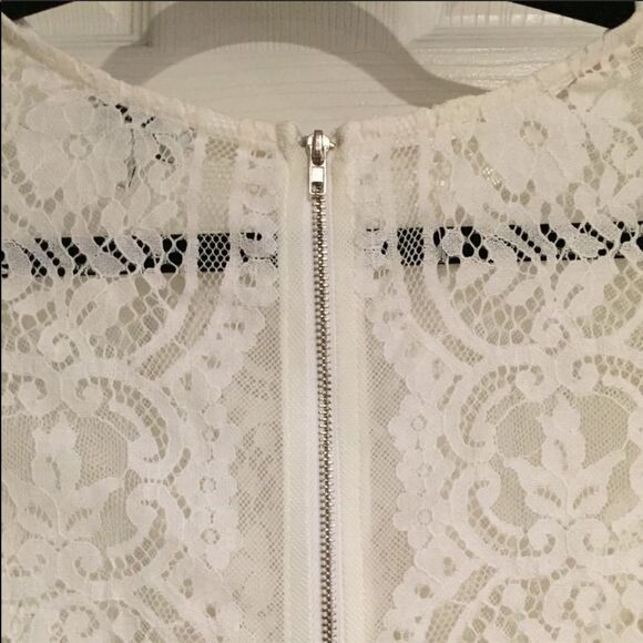 NWT lace top by Tobi belaro size large - Picture 2 of 9